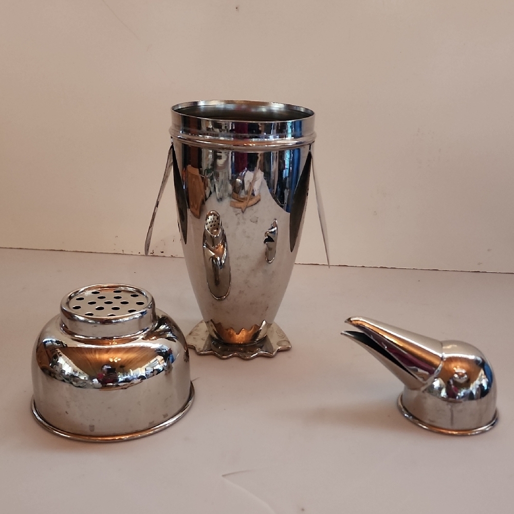 Stainless Steel Penguin Cocktail Shaker. - Picture 3 of 11